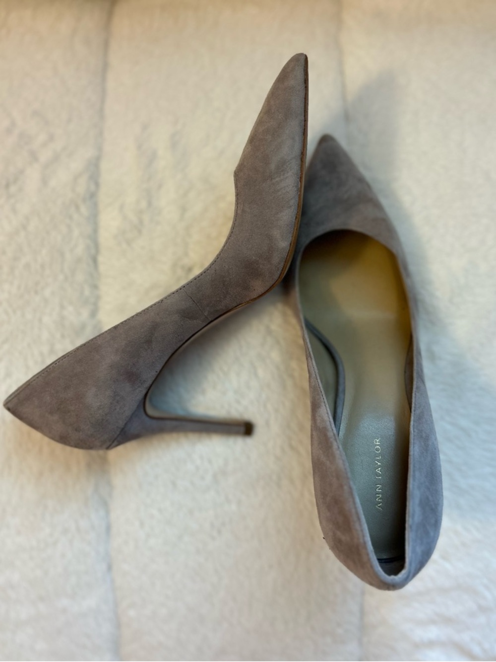 Ann Taylor Taupe Gray Suede Pointed Toe Pumps Size 9